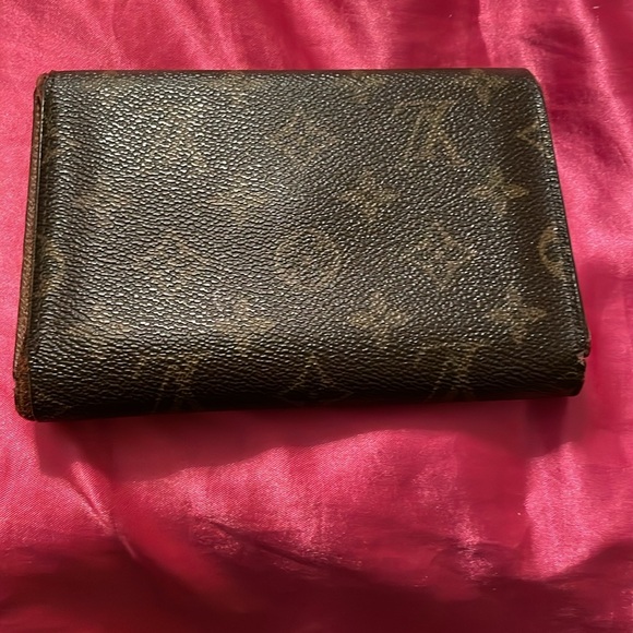 Louis Vuitton Paris Made In France  Has Rubbing On All The Corners - Picture 2 of 10